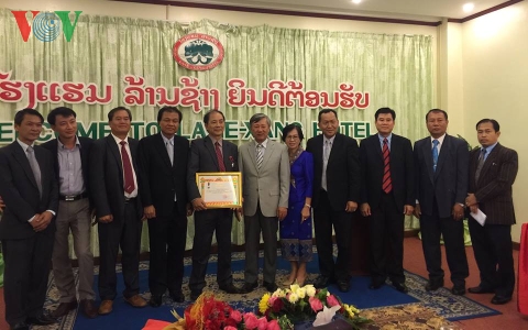 ລາວ ມອບຫຼຽນໄຊໃຫ້ ຫົວໜ້າຜູ້ຕ່າງໜ້າສຳນັກຂ່າວສານຫວຽດນາມ ປະຈຳລາວ